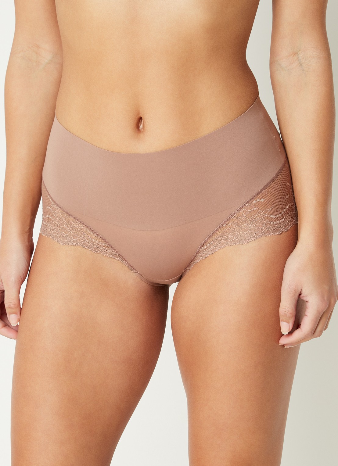 SPANX Undie-Tectable corrigerende slip met kant - detail 2 lichtbruin