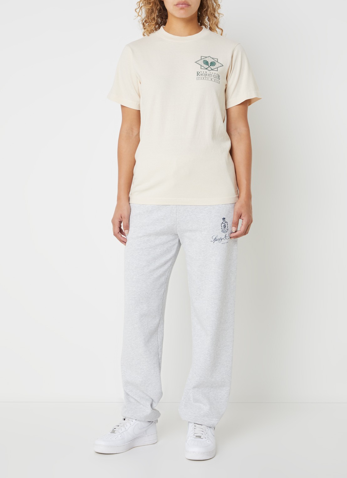 Sporty & Rich T-shirt met logo- en backprint - voorkant 4 creme