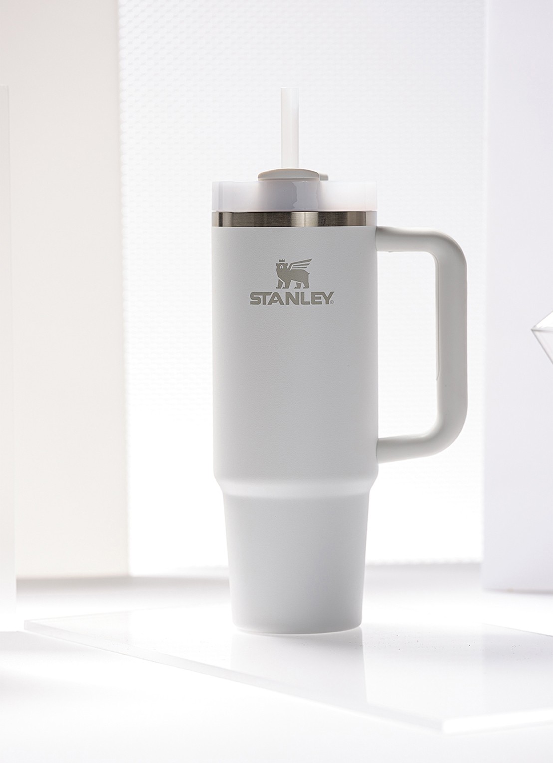 Stanley De Quencher® H2.O FlowState™ thermosfles 0,89 liter - voorkant 5 frost / gebroken wit
