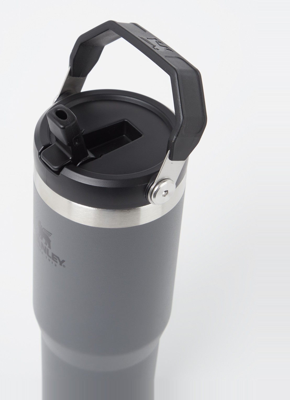 Stanley PMI The IceFlow™ Flip Straw Tumbler thermosfles 0,89 liter - voorkant 2 antraciet