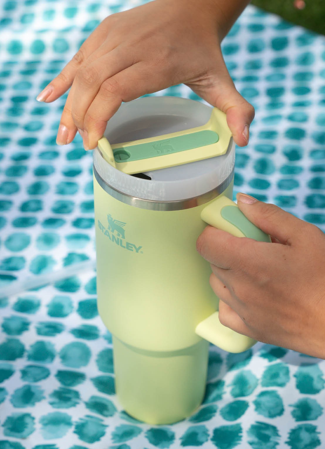 Stanley Quencher - H2.0 Flowstate™ thermosfles 1,18 liter - detail 5 citron - groen