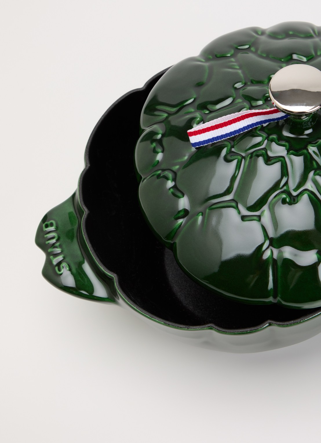 Staub Artisjok cocotte 22 cm  - voorkant 2 groen