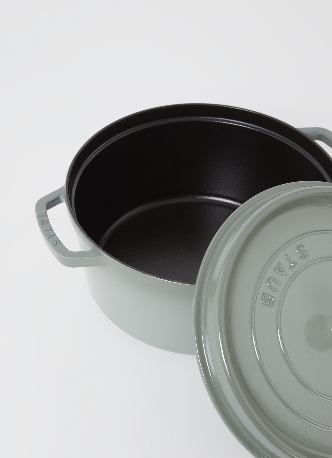 Staub Cocotte braadpan Ø28 cm - voorkant 2 olijfgroen