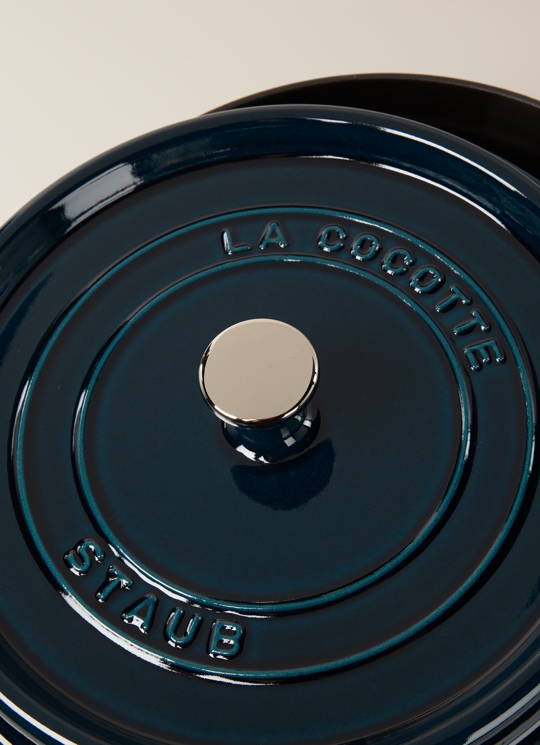 Staub Ronde cocotte 26 cm  - detail 3 flessengroen