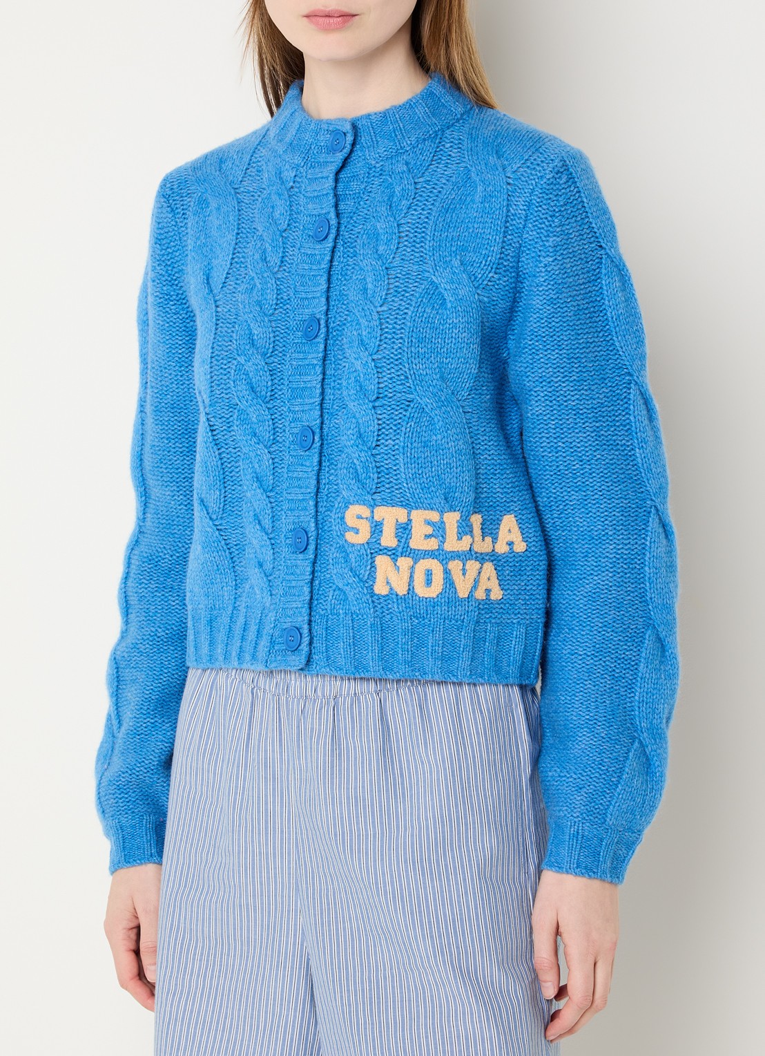 Stella Nova Grofgebreide vest in wolblend met logo - detail 2 blauw