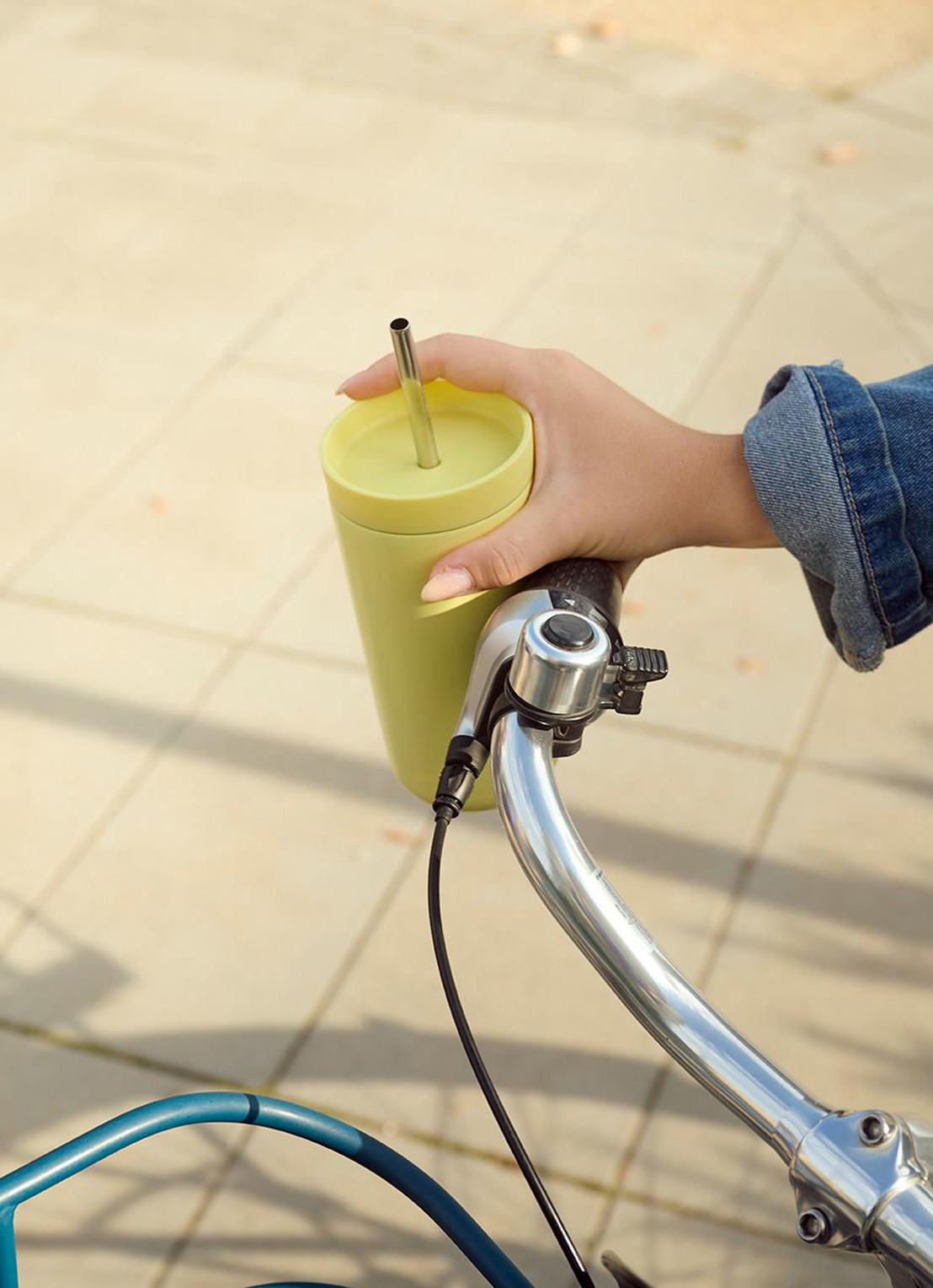 Stelton To Go Sip thermosbeker 40 cl - detail lichtgeel