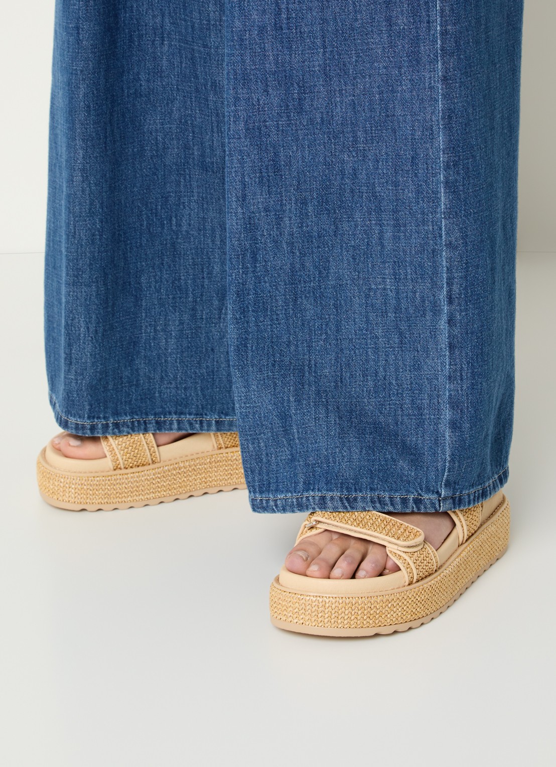 Steve Madden Bigmona sandaal van raffia - voorkant 2 beige