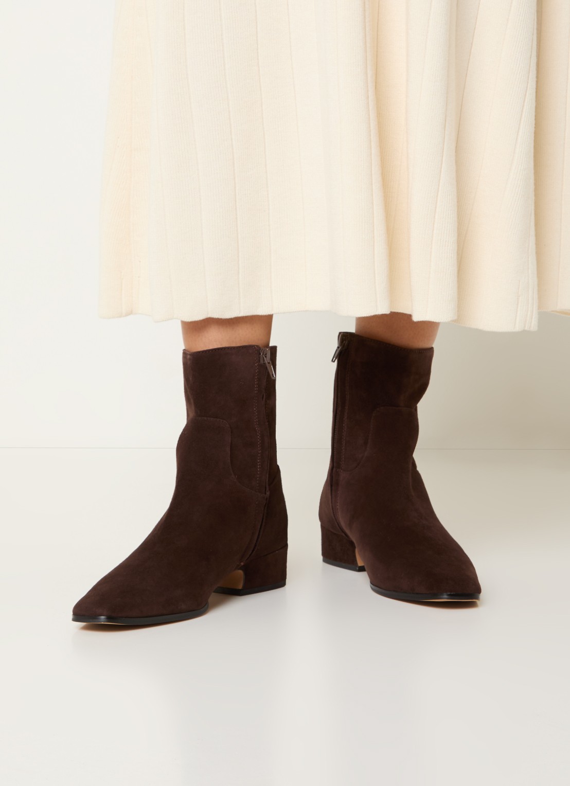 Steve Madden Dusty enkellaarsje van suède - voorkant 5 donkerbruin