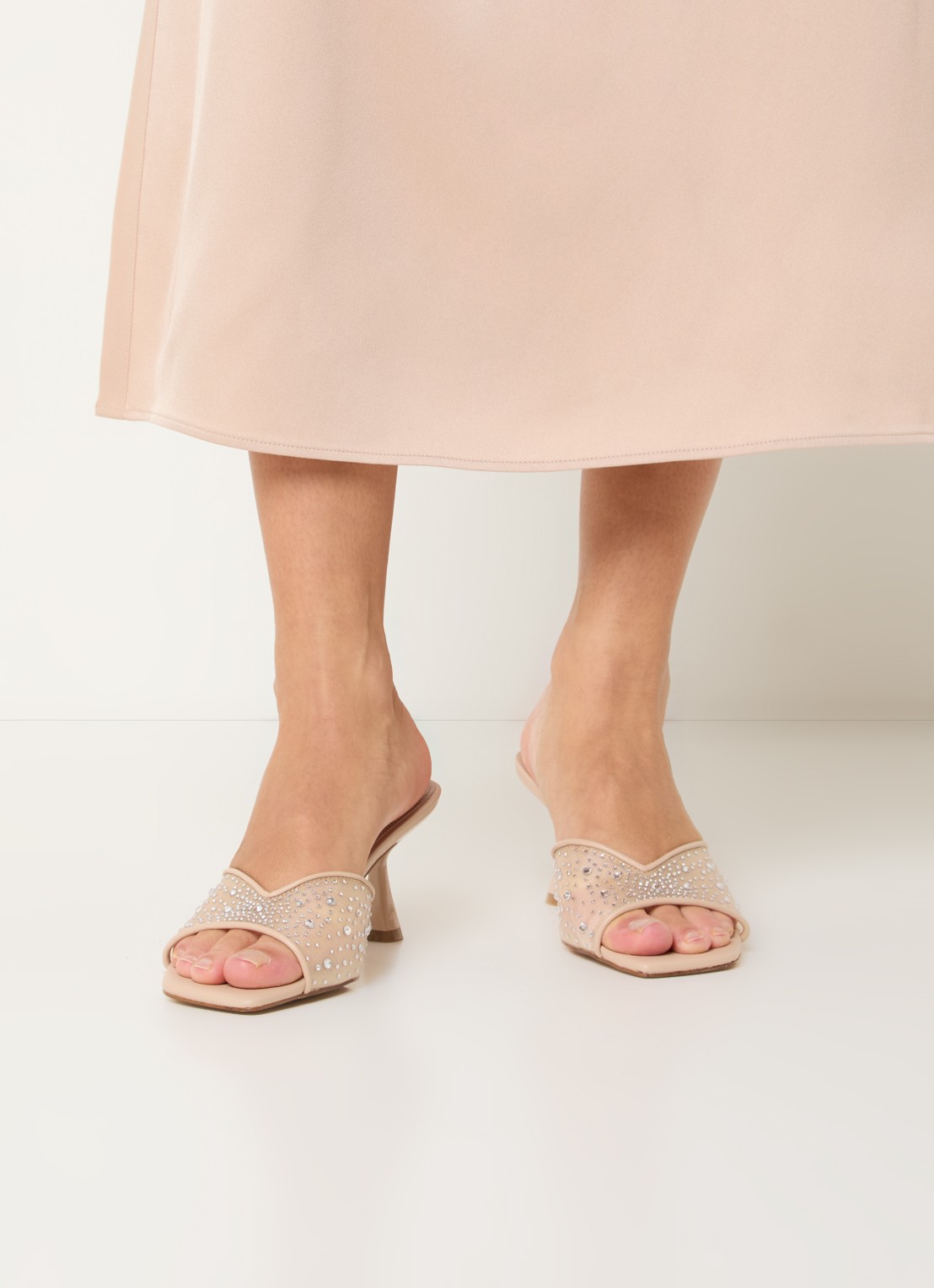 Steve Madden Ivie-mr muiltje met strass - voorkant 5 beige