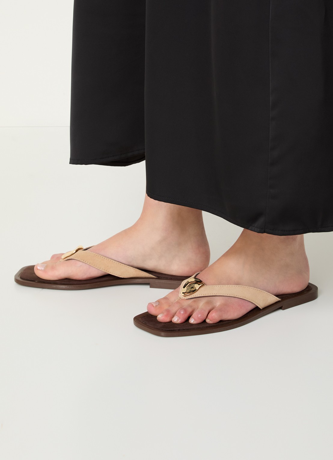 Steve Madden Meira slipper van suède - voorkant 5 lichtbruin