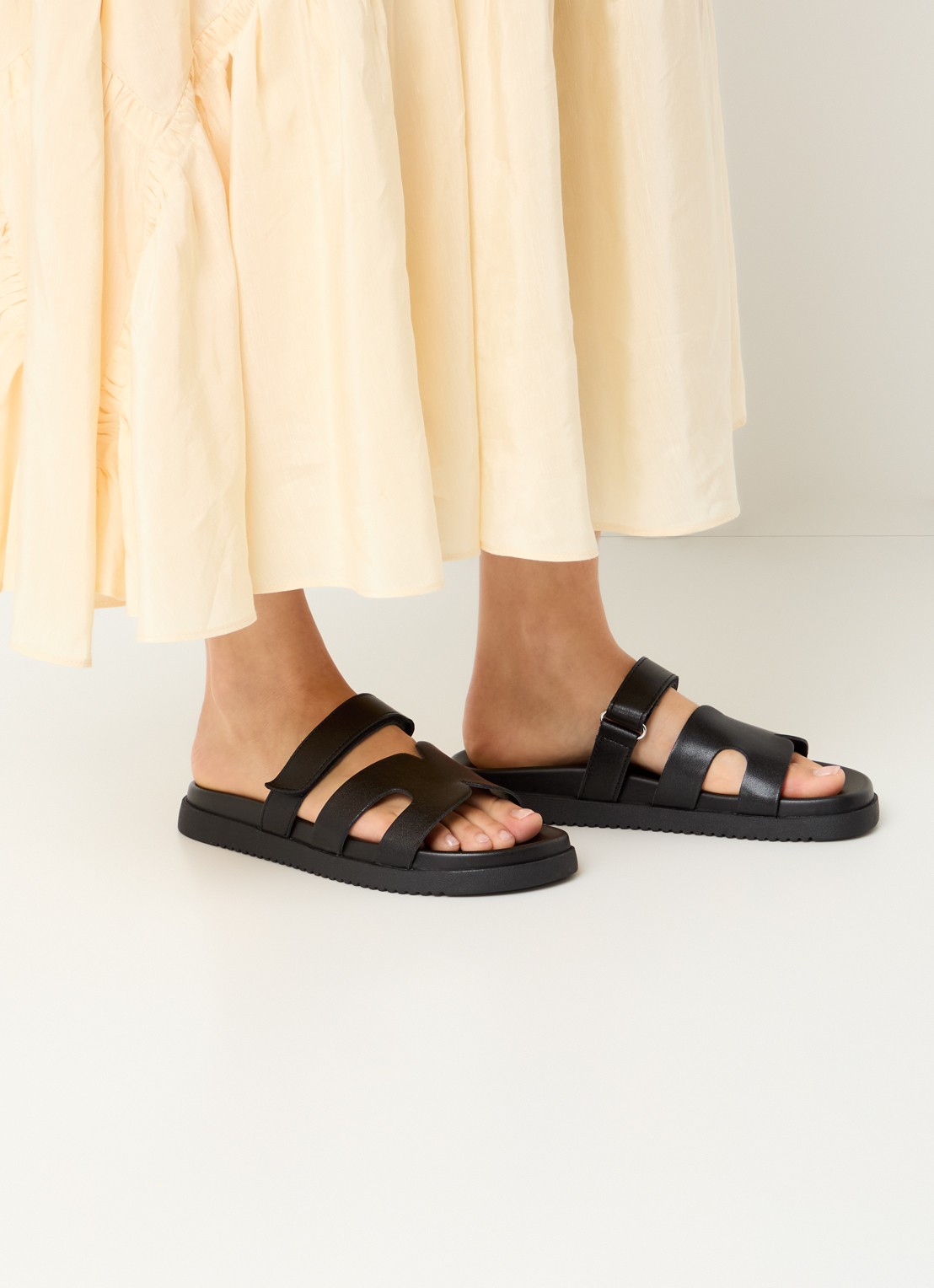 Steve Madden Missile slipper van suède - voorkant 5 zwart