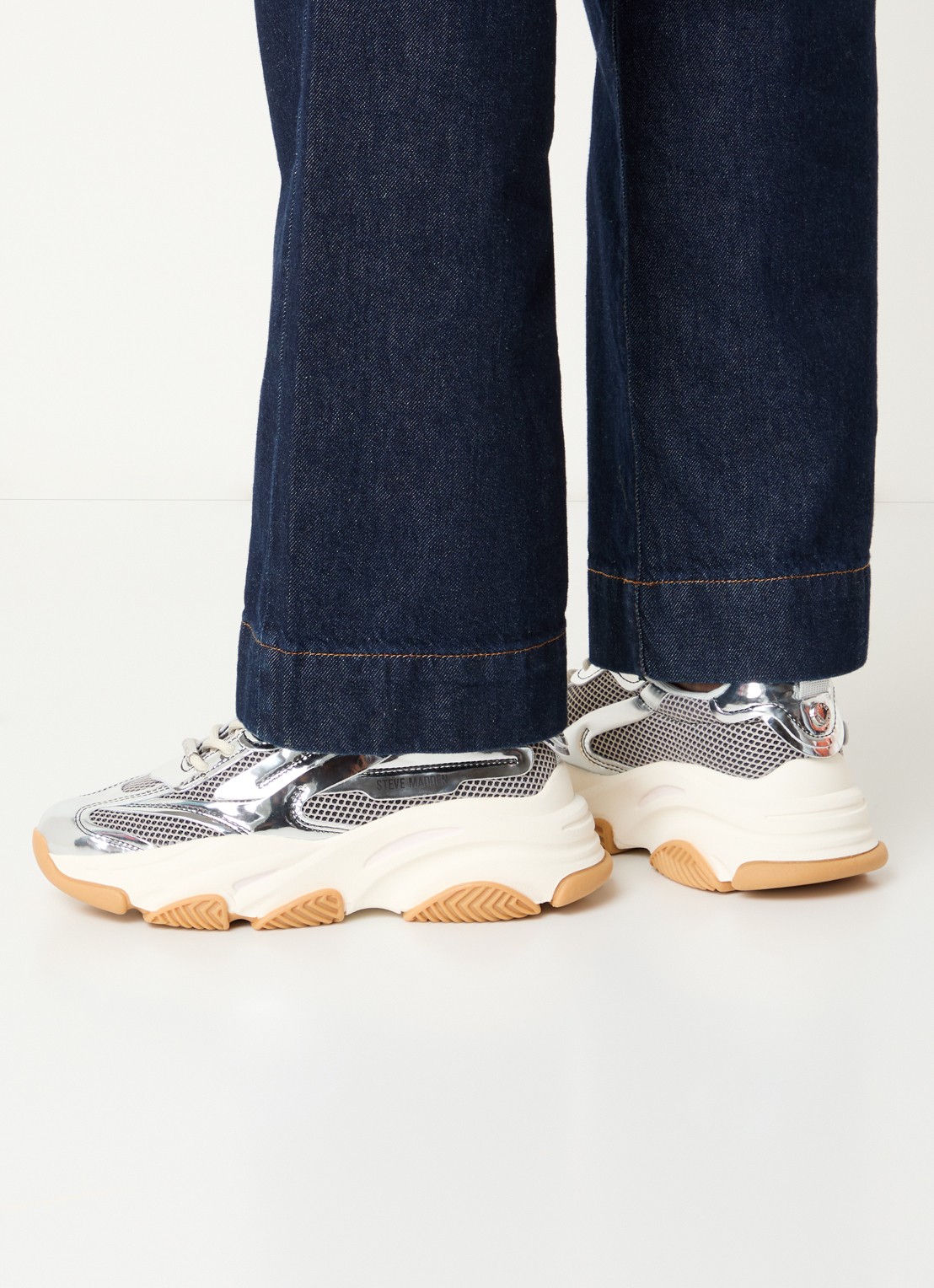 Steve Madden Possession-E sneaker met mesh detail  - voorkant 5 zilver