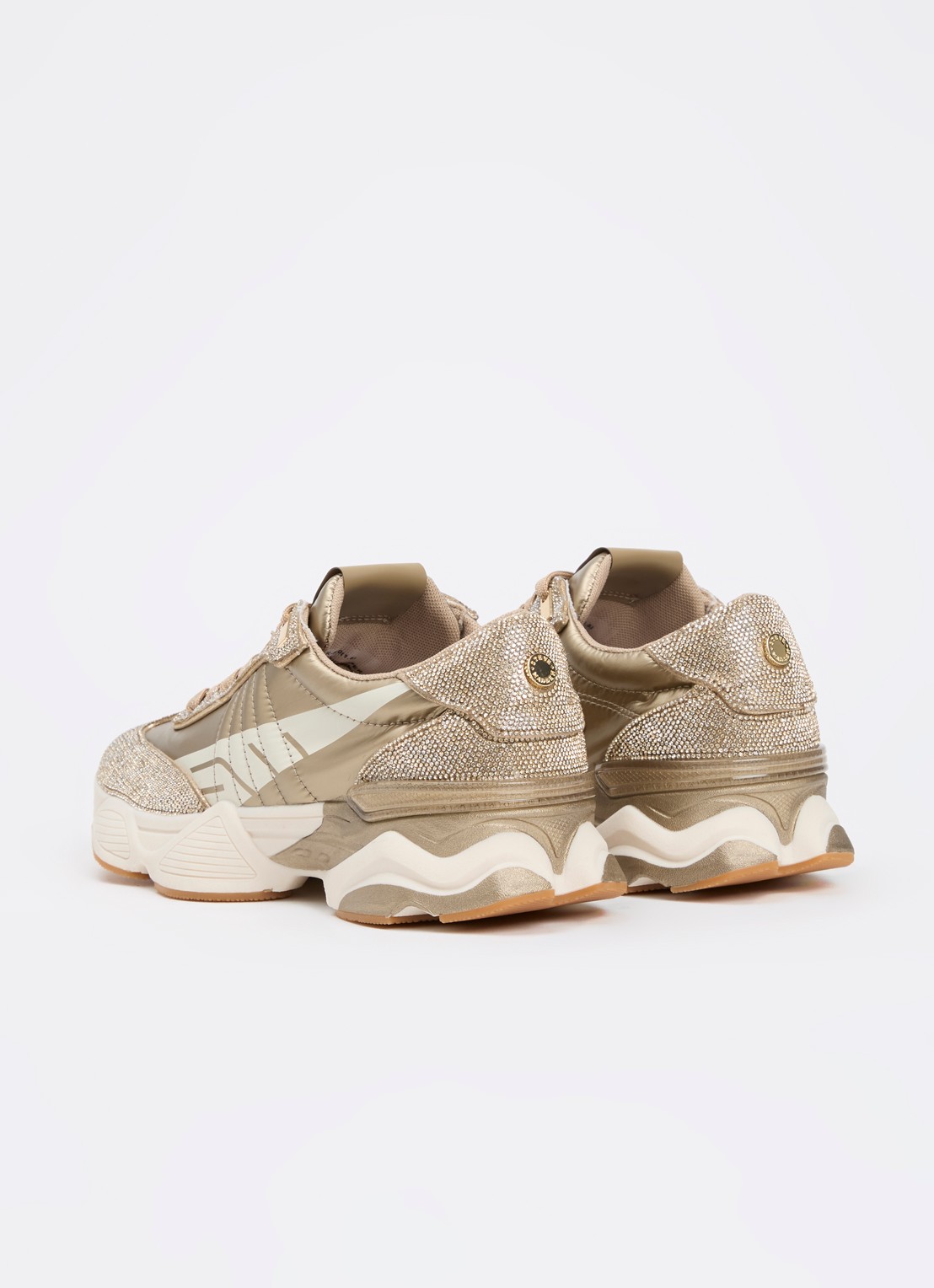 Steve Madden Setback-R sneaker met strass - achterkant goud