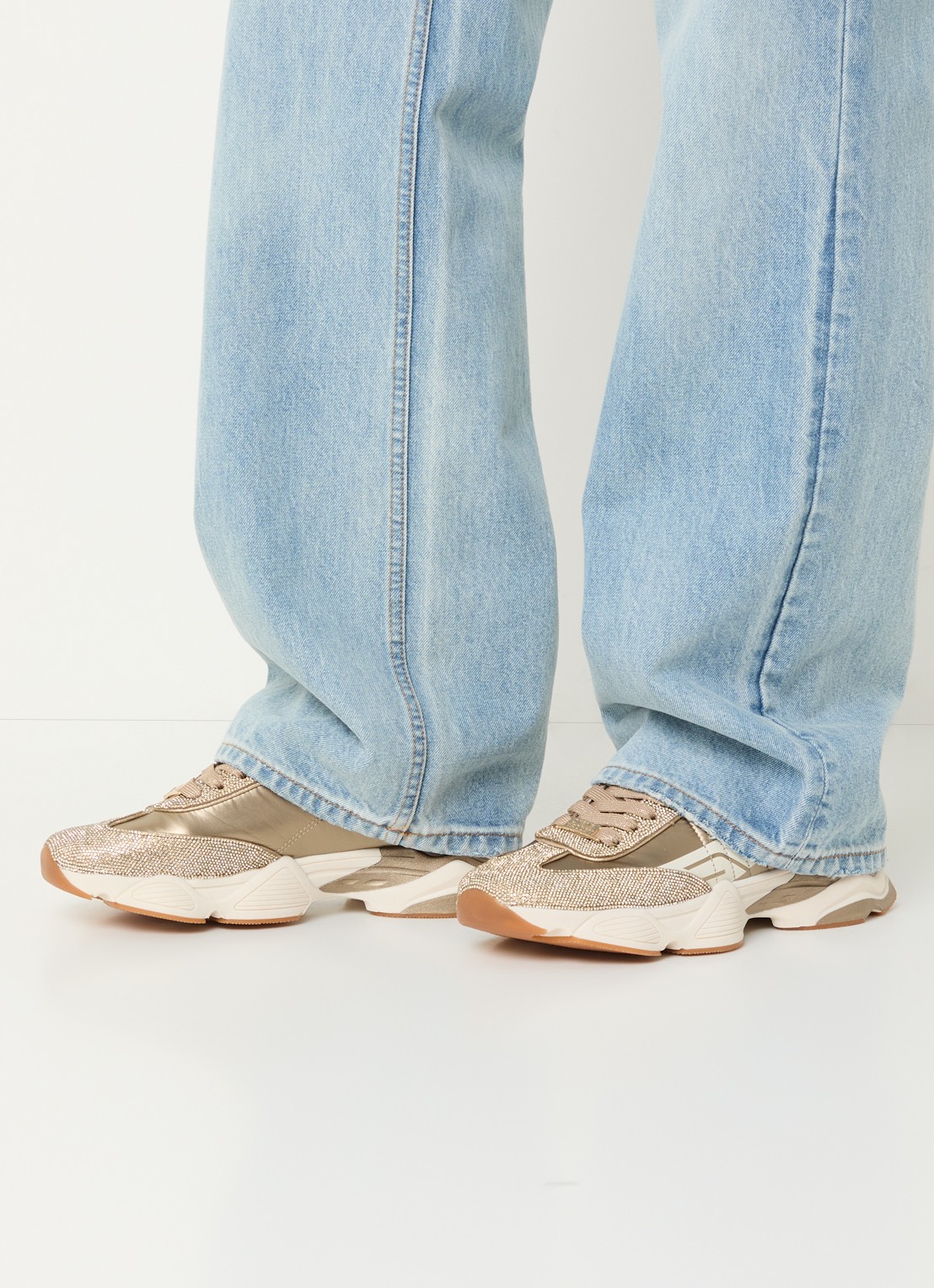 Steve Madden Setback-R sneaker met strass - voorkant 3 goud