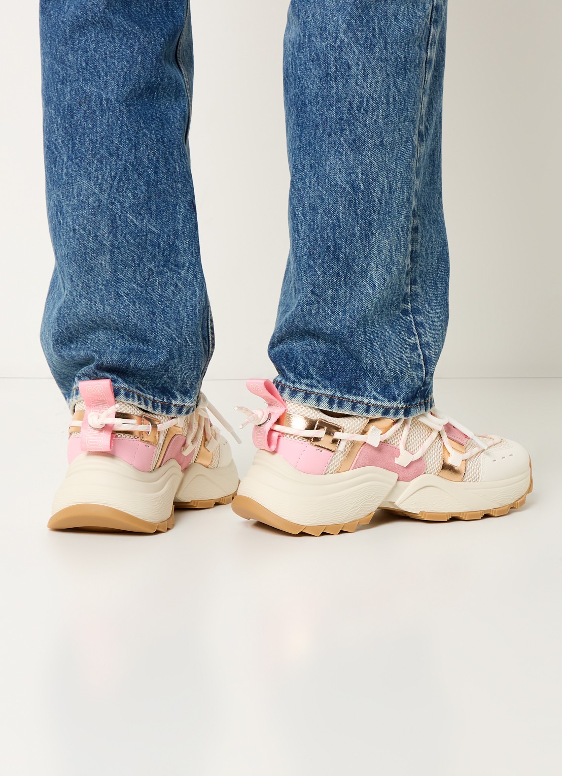 Steve Madden Tazmania sneaker van leer met mesh details - voorkant 2 roze