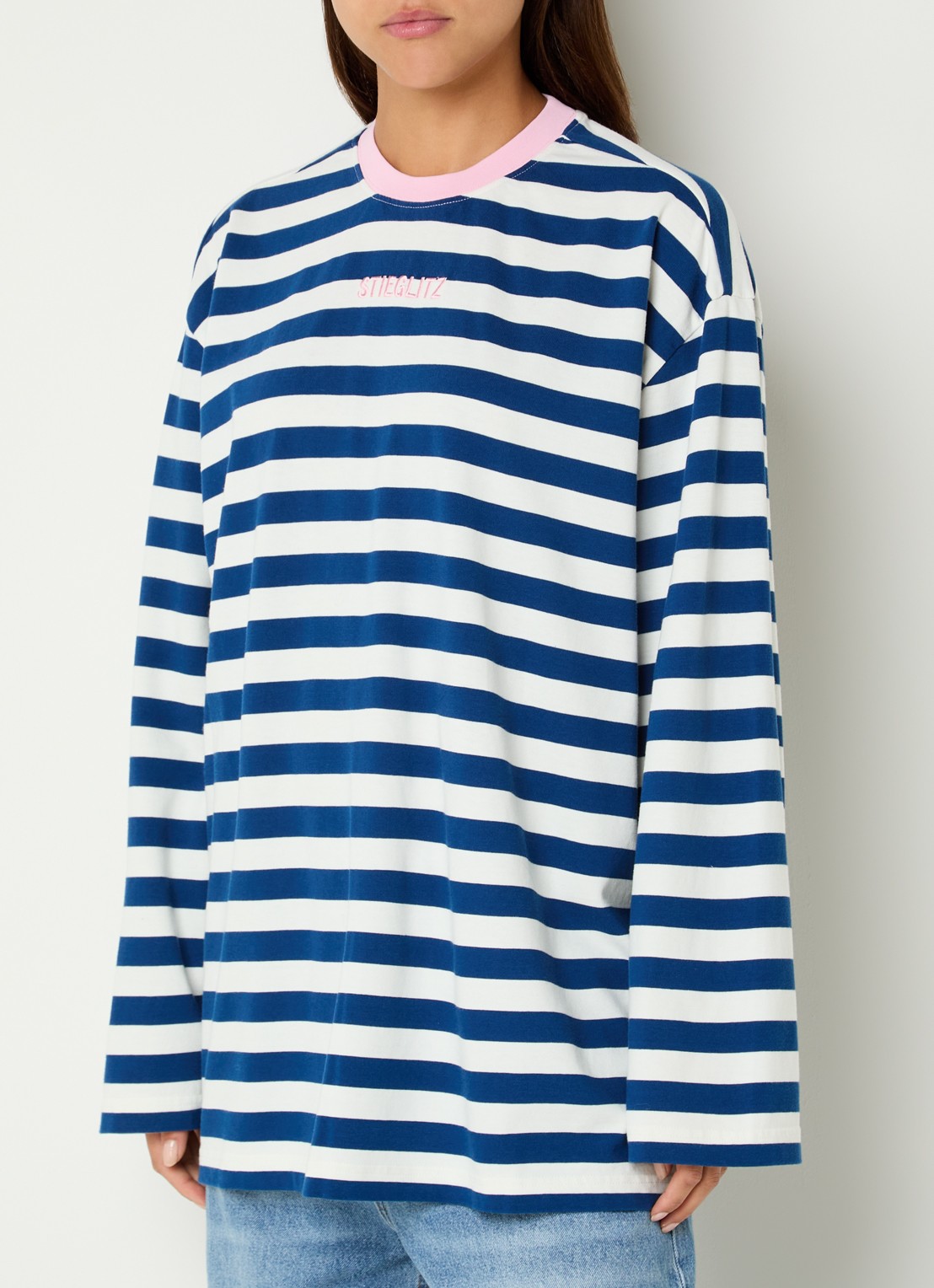 Stieglitz Alberta longsleeve met streepprint en logoborduring - detail blauw