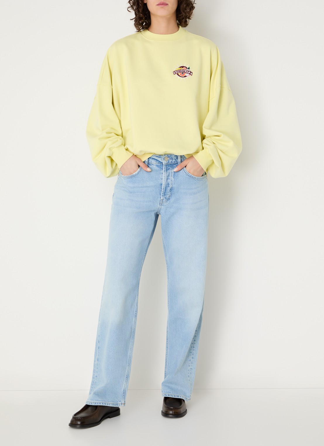 Stieglitz Cindy sweater met logo- en backprint - voorkant 3 geel