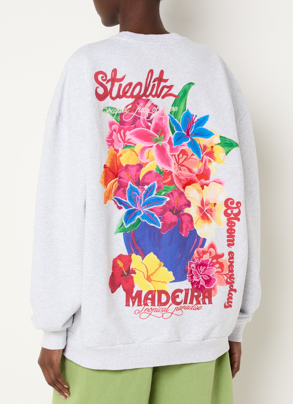 Stieglitz Glenda sweater met logoborduring en backprint - detail grijsmele