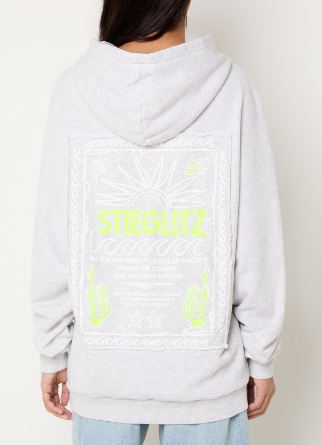 Stieglitz Guga hoodie met front- en backprint - detail 4 lichtgrijs