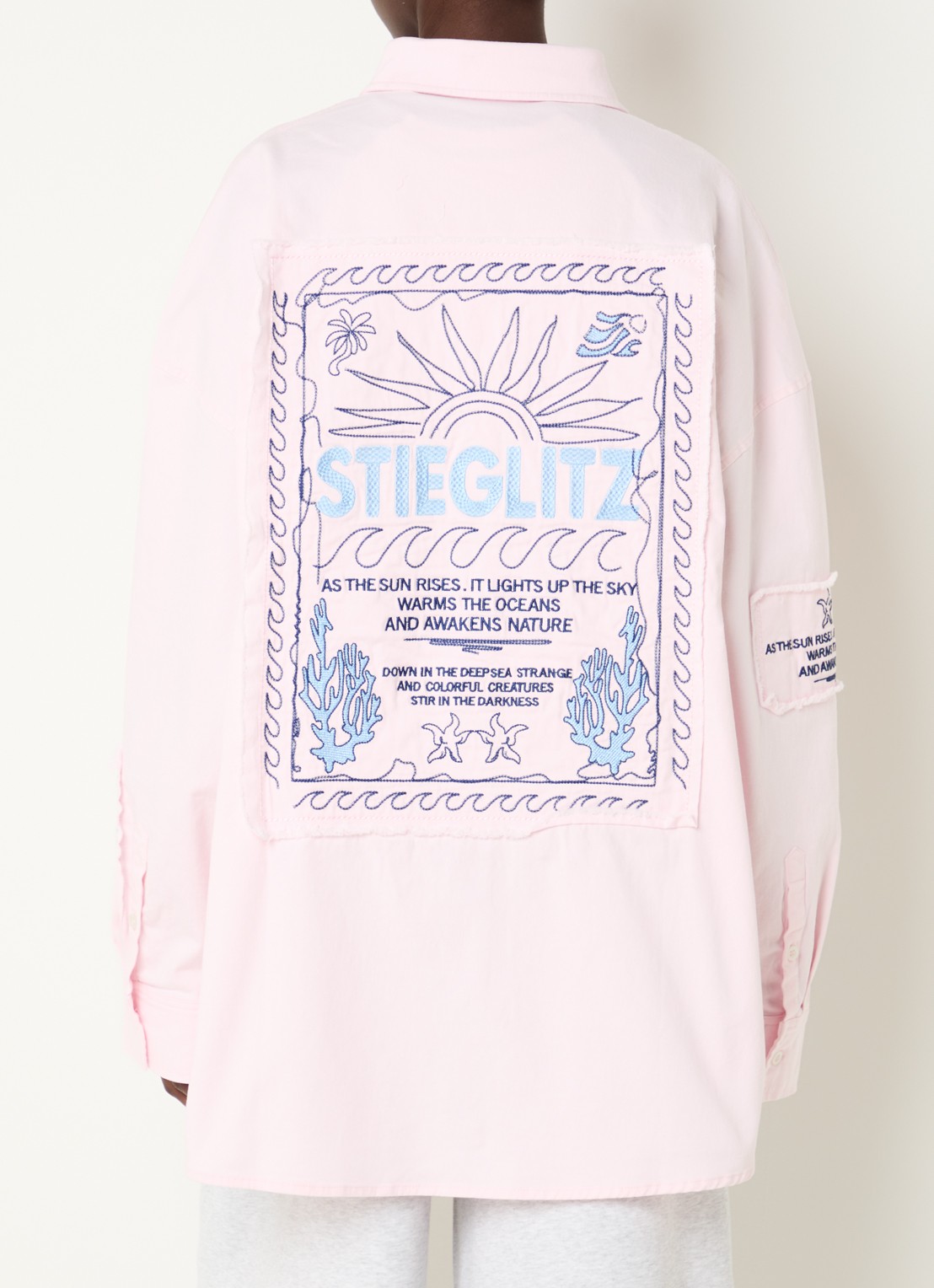 Stieglitz Jaco blouse met logo- en backprint - detail 2 lichtroze