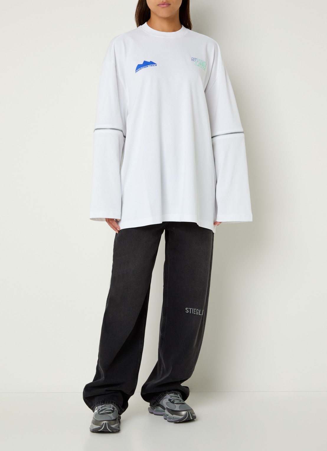 Stieglitz Mare oversized longsleeve met logo- en backprint - voorkant 5 wit