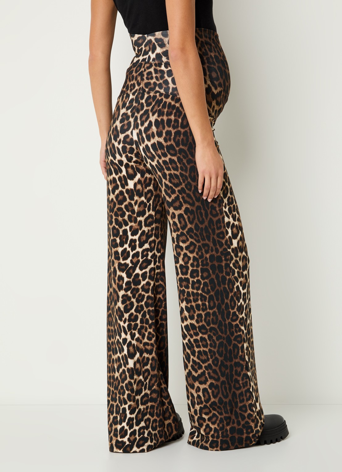Stieglitz Sabrina high waist flared fit zwangerschapsbroek met panterprint - achterkant bruin