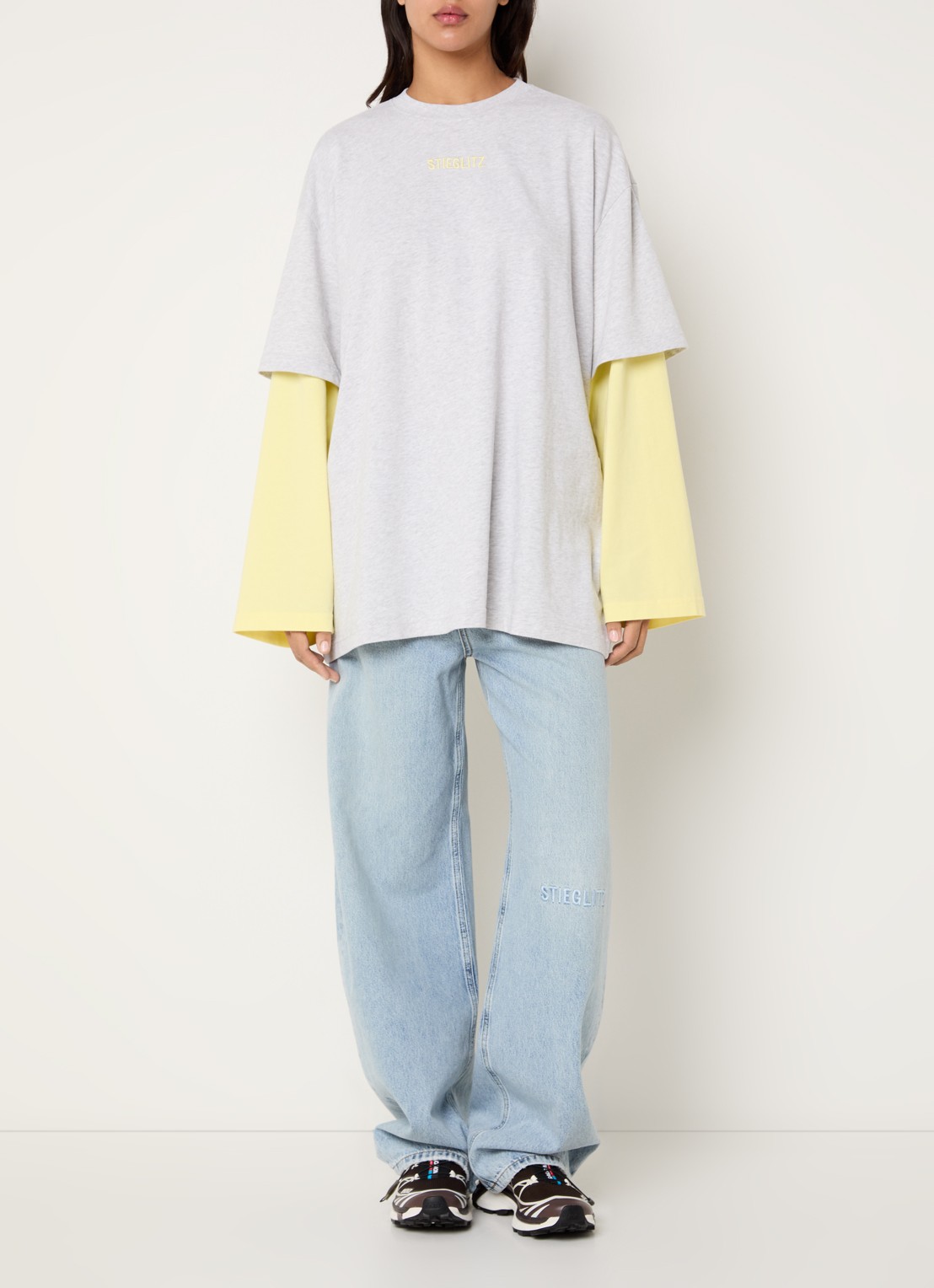 Stieglitz Stan longsleeve met logo - voorkant 2 geel