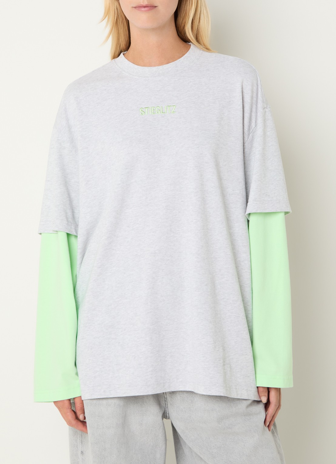 Stieglitz Stan longsleeve met logo - detail neongroen