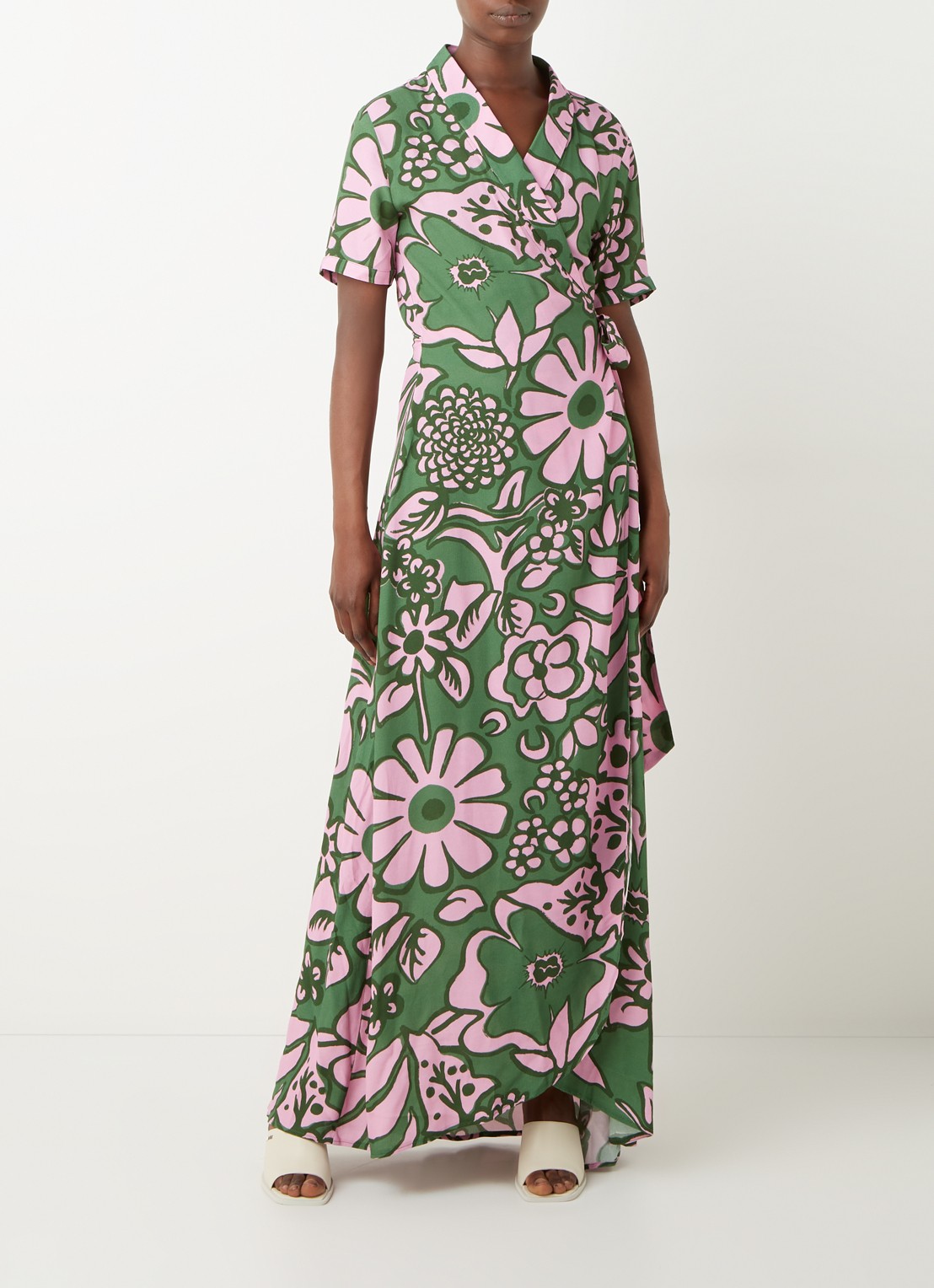 Stieglitz Tara maxi wikkeljurk met print in viscoseblend - voorkant 2 groen