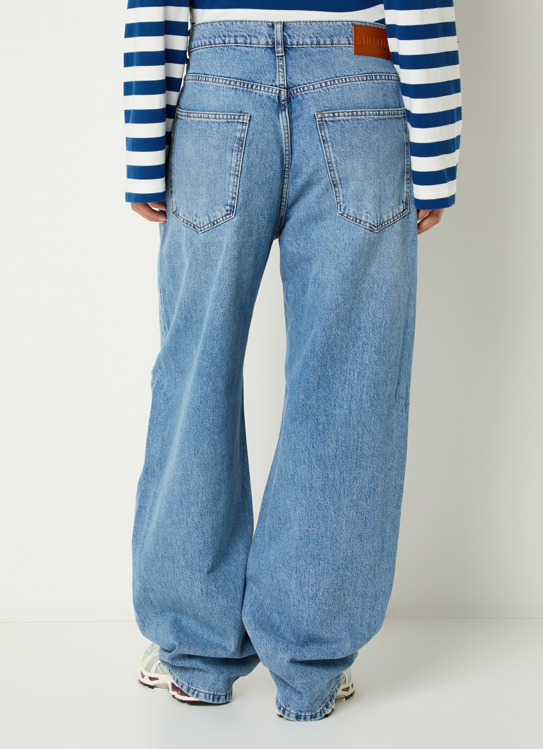 Stieglitz Teresa high waist loose fit jeans met steekzakken - achterkant donkerblauw
