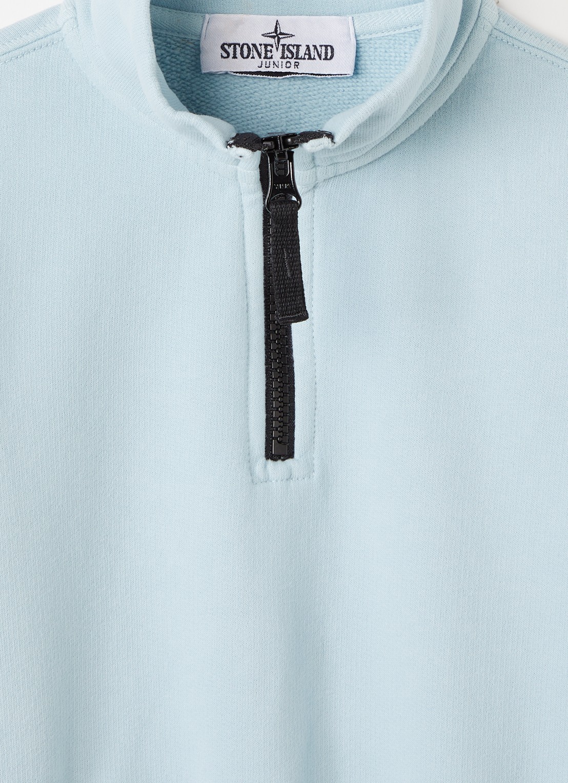 Stone Island 00005 sweater met logo en halve rits - detail 3 lichtblauw