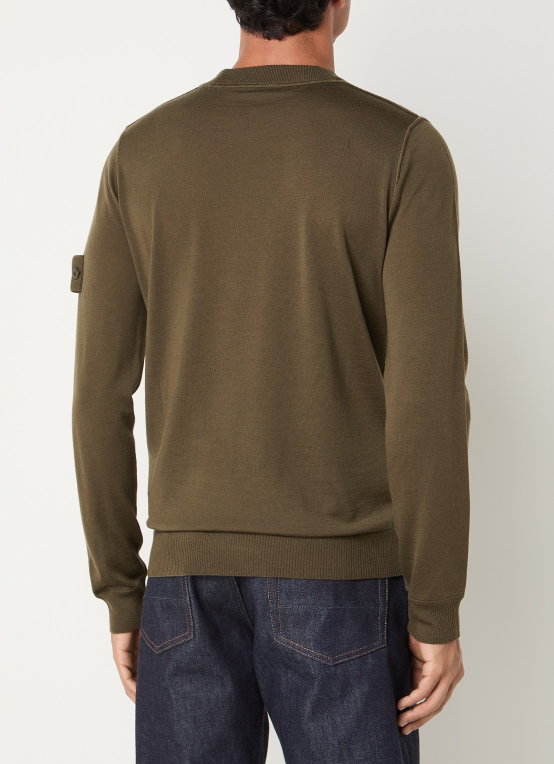 Stone Island 00074 fijngebreide pullover van scheerwol met logo - achterkant legergroen
