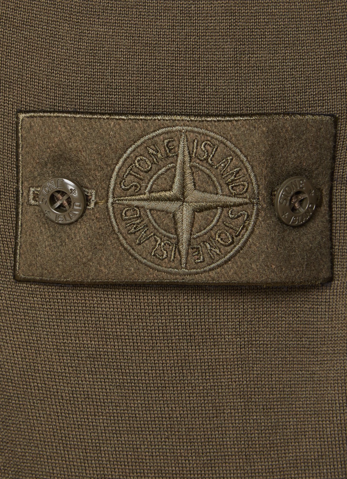 Stone Island 00074 fijngebreide pullover van scheerwol met logo - detail 3 legergroen