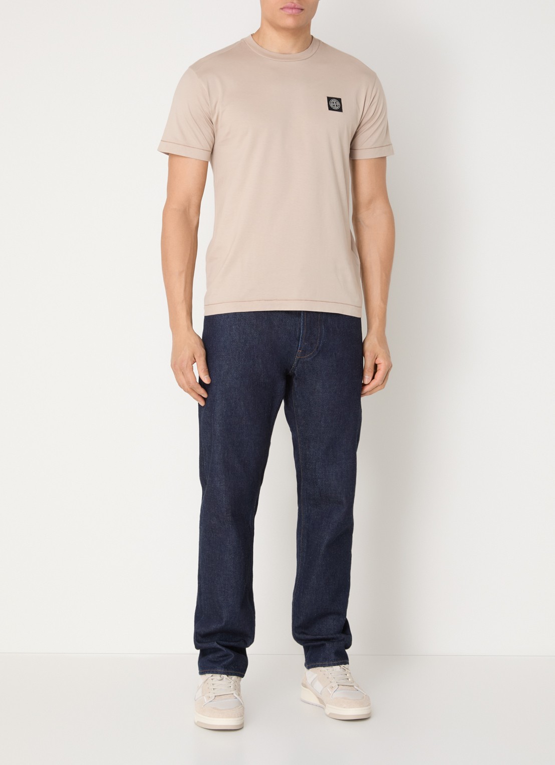 Stone Island 11002 T-shirt met logo - voorkant 4 donkerbeige