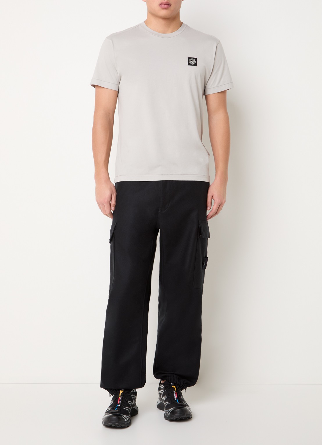 Stone Island 11002 T-shirt met logo - voorkant 3 grijs