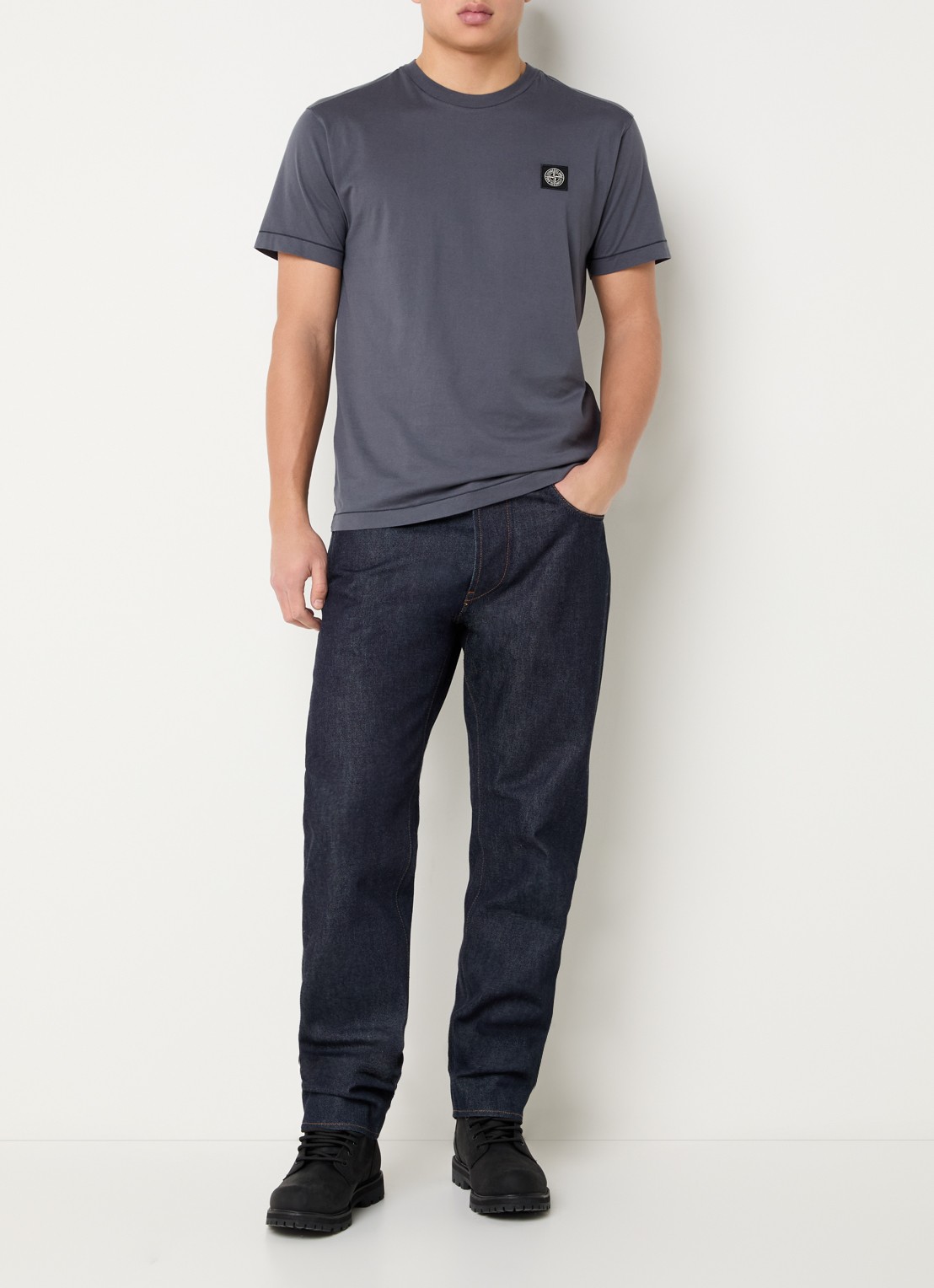 Stone Island 11002 T-shirt met logo - voorkant 2 paars