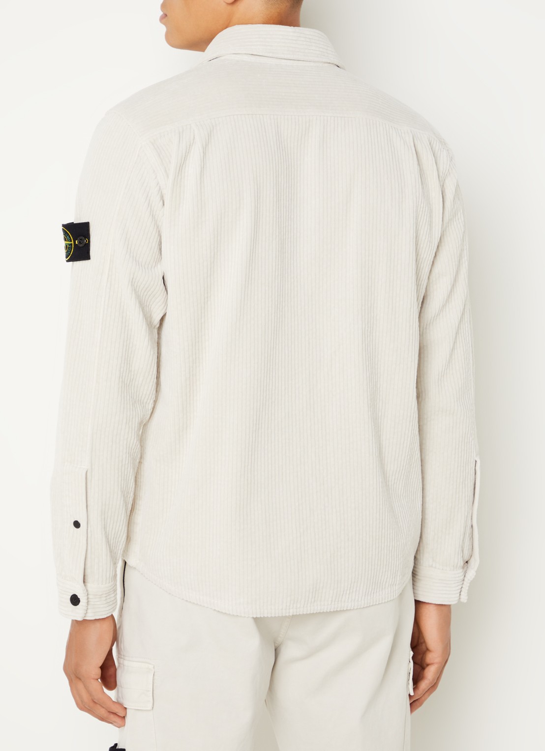 Stone Island 11311 overshirt van corduroy met borstzakken en logo - achterkant creme