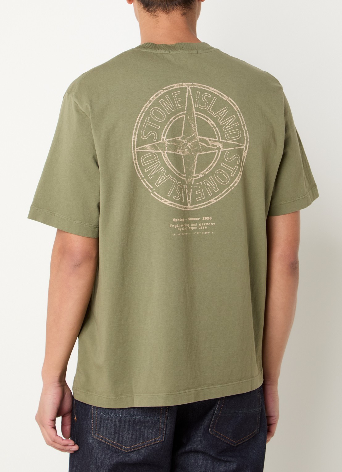 Stone Island 12002 T-shirt met logo- en backprint - achterkant olijfgroen
