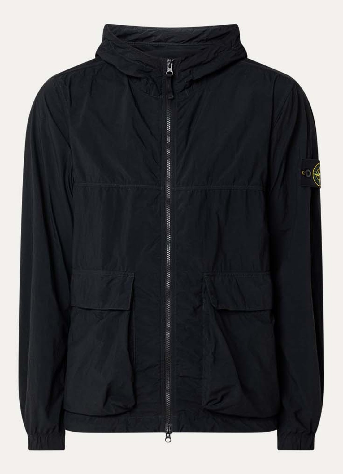 Stone Island 12572 regenjack met capuchon en klepzakken - voorkant zwart