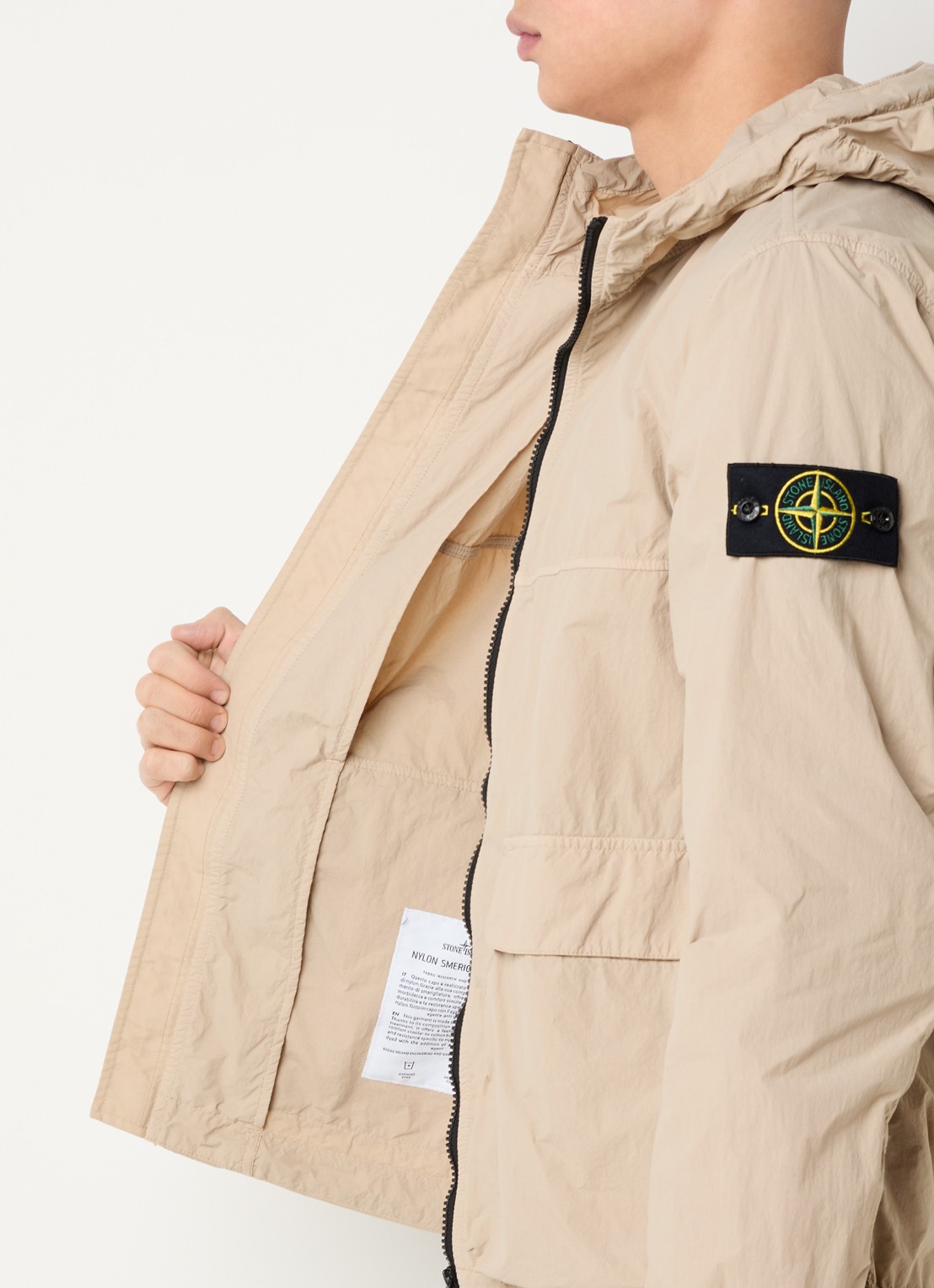 Stone Island 12572 regenjack met capuchon en klepzakken - detail 5 beige