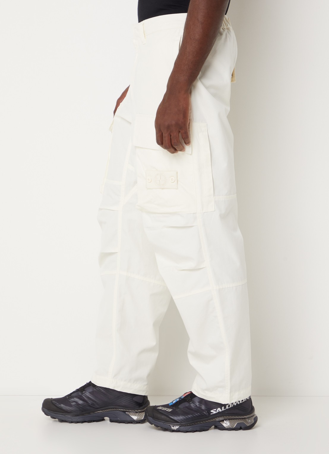 Stone Island 309F1 loose fit cargobroek met klepzakken en logo - detail 5 creme