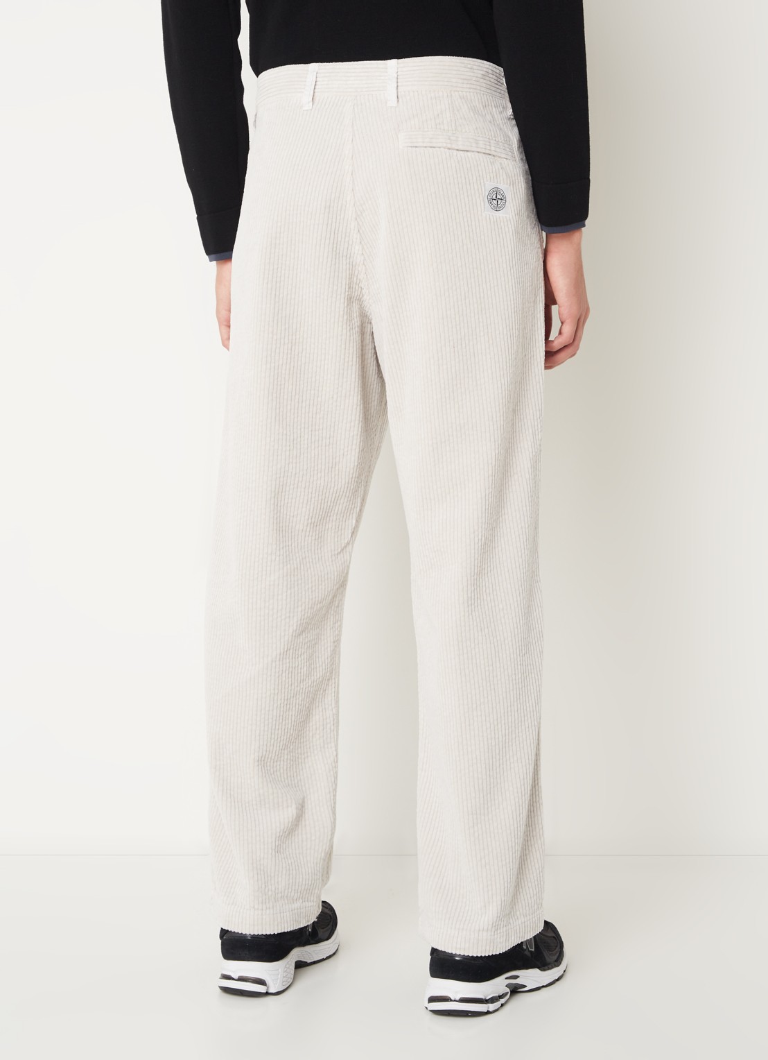 Stone Island 32411 straight leg chino van corduroy met steekzakken - achterkant 3 lichtgrijs