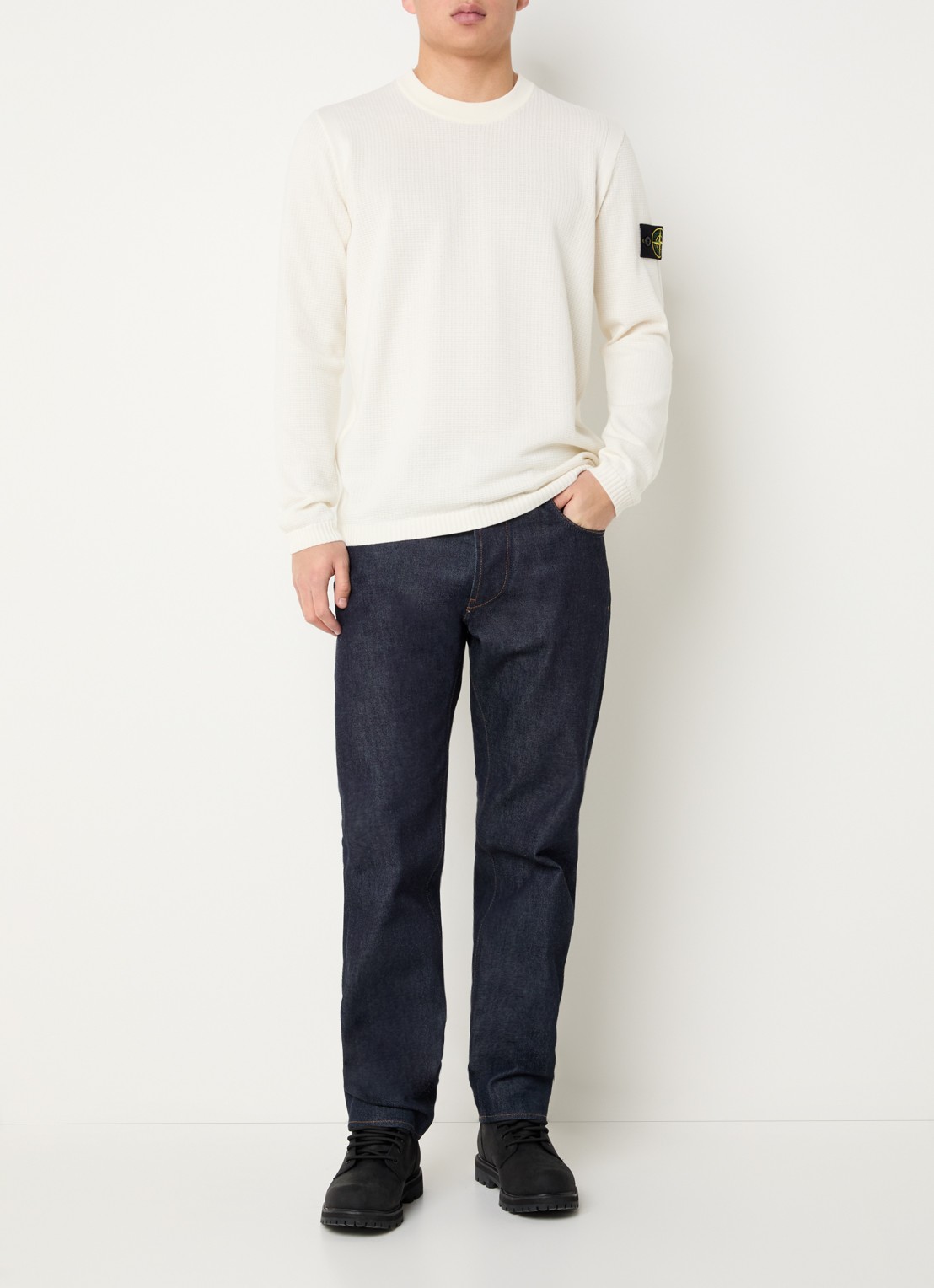 Stone Island 64011 fijngebreide trui met logoborduring - voorkant 2 ivoor