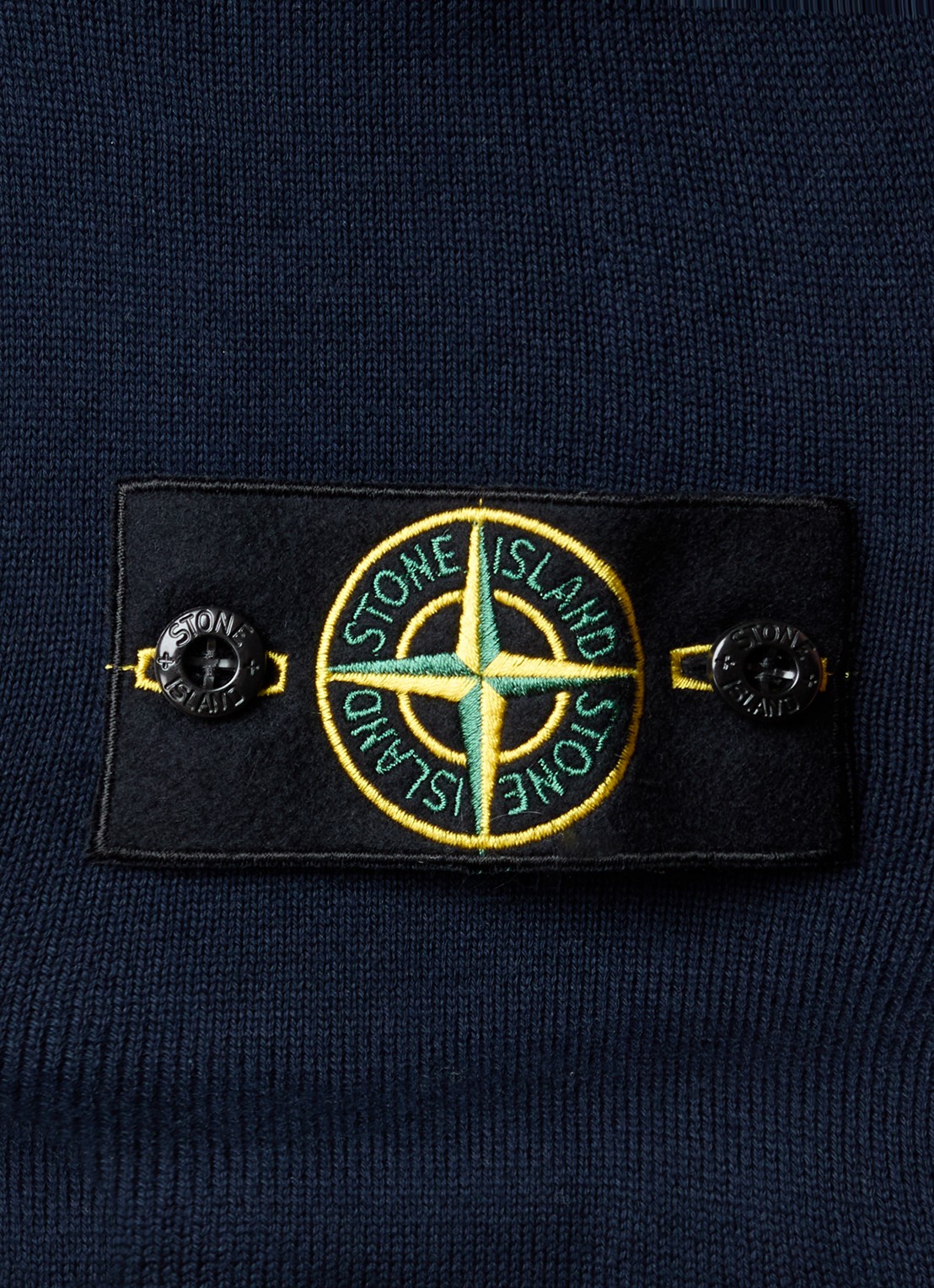 Stone Island 86002 fijngebreide trui met logo - detail 2 donkerblauw