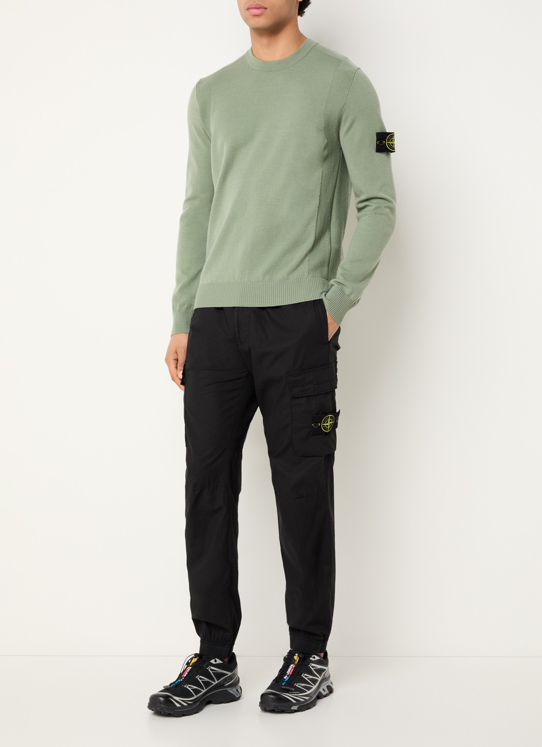 Stone Island 93582 tapered fit cargobroek met steekzakken en logo - voorkant 3 zwart