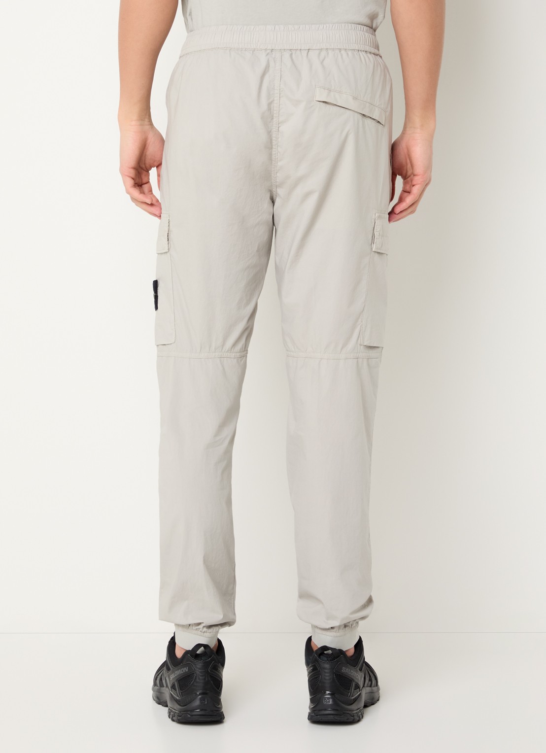 Stone Island 93582 tapered fit cargobroek met steekzakken en logo - achterkant 4 grijs