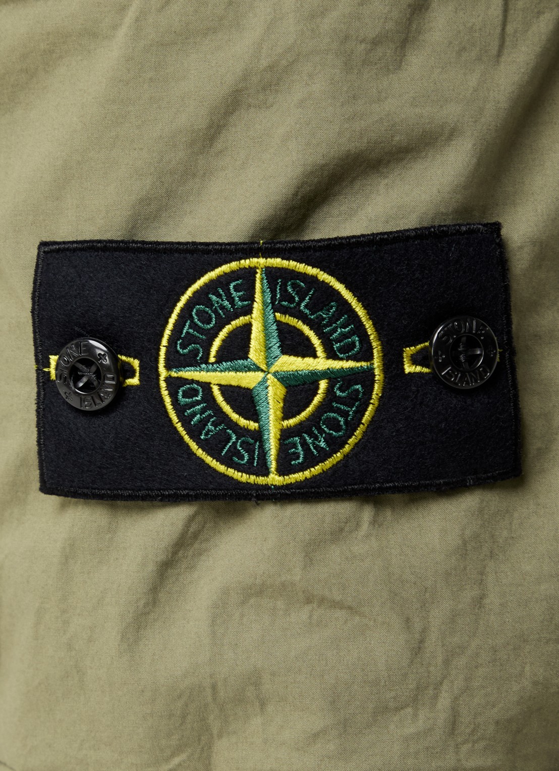 Stone Island 93582 tapered fit cargobroek met steekzakken en logo - detail 6 mosgroen