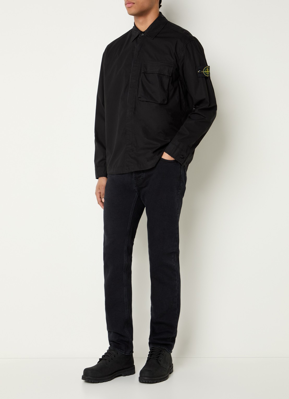 Stone Island S0003 overshirt met borstzak en logo - voorkant 5 zwart
