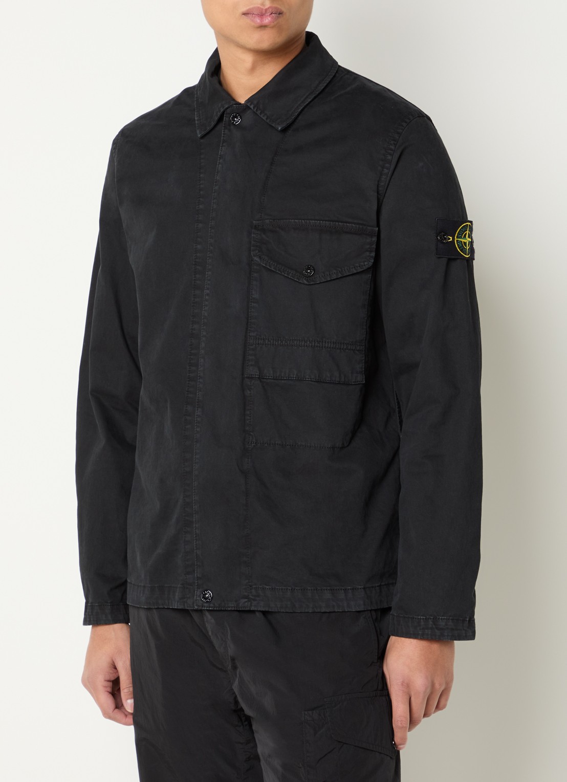 Stone Island S0004 overshirt met borstzak en logo - detail zwart