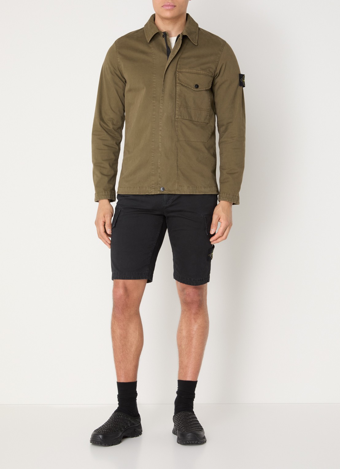 Stone Island S0004 overshirt met borstzak en logo - voorkant 2 bronsgroen